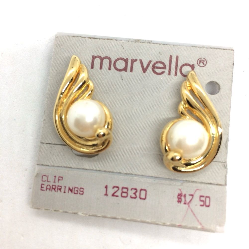 VINTAGE MARVELLA EARRINGS Faux Pearl Gold Tone Wing Clip On Signed - Picture 5 of 14